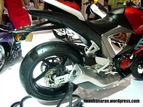 Modifikasi New Megapro….terinspirasi CB1000r. Hasilnya Mantap! —