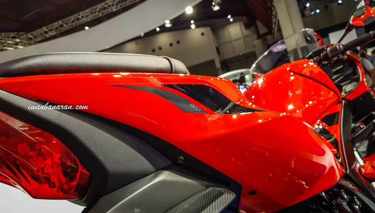 Mega gallery Suzuki new GSX-R150 warna 2018, warna putih hilang