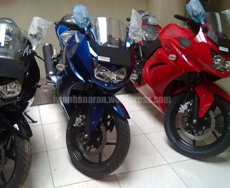 Varian warna baru Kawasaki Ninja 250r….keren juga