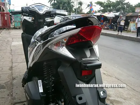 Penasaran gambar detil Honda Vario 125PGM-FI?. Monggo diintip… —
