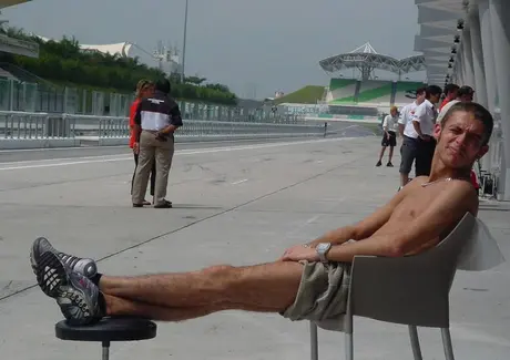 86332_Rossi+sunbathe-2002-jan22.jpg._original Apa kata Rossi tentang Honda NSR500??. Berikut penuturannya… —