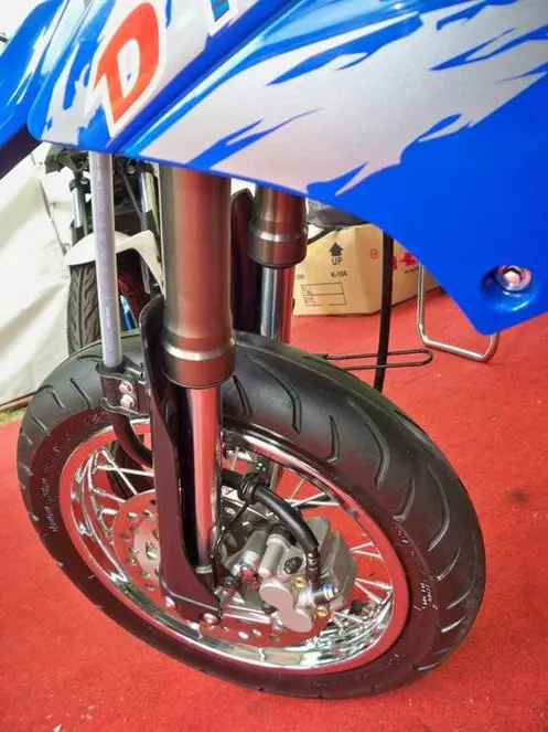 Supermoto Kawasaki D-Tracker150 bulan depan akan dilaunching…….
