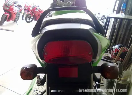 Woro-worooo…Ninja 150rr facelift sudah ada didealer Kawasaki!…