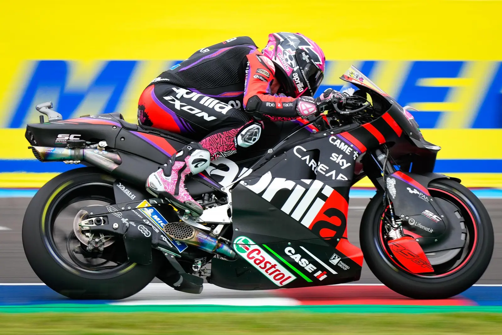 Mandalika FP2 : Aleix Espargaro pecahkan Record…..Marquez melesat keenam, aspal Mandalika top !!