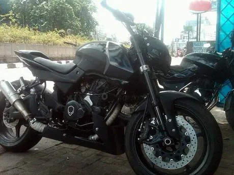 Modif street Fighter Pulsar200. Hasilnya sangarrrr….