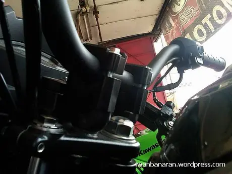 Stang baplang “Zox racing” untuk Honda New Megapro. Cakep juga….