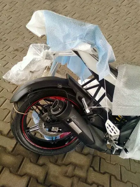 223777_124686654293710_123218057773903_147535_1489238_n Updated : Potongan gambar new Yamaha YZF-R15 akhirnya diumbar —