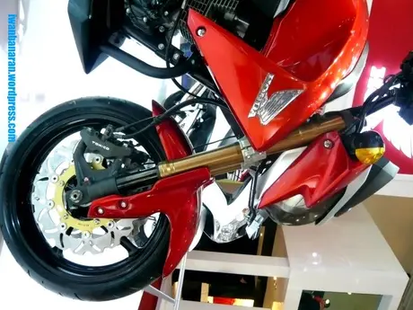 Modifikasi New Megapro….terinspirasi CB1000r. Hasilnya Mantap! —