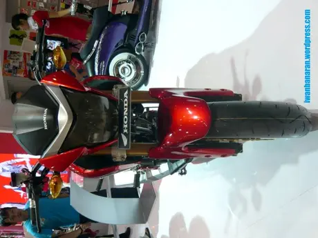 Modifikasi New Megapro….terinspirasi CB1000r. Hasilnya Mantap! —