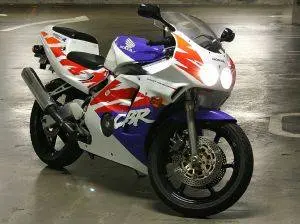 cbr250 1996 Kenapa CBR250r hanya satu silinder — ??