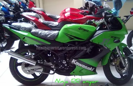 Woro-worooo…Ninja 150rr facelift sudah ada didealer Kawasaki!…