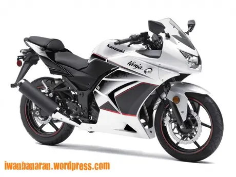 Kawasaki mengeluarkan Ninja250r limited edition… —
