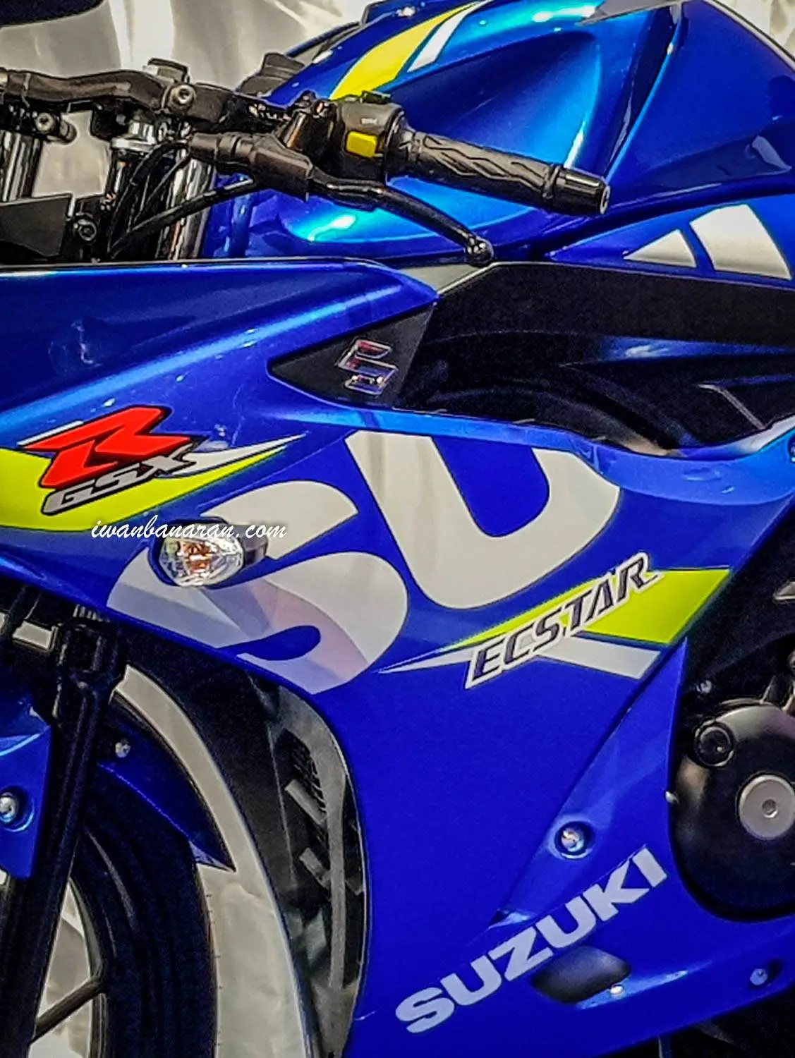 Mega gallery Suzuki new GSX-R150 warna 2018, warna putih hilang