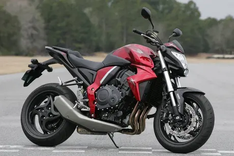 Brojolnya new YZF-R15 terilhami keberhasilan Yamaha Byson??….