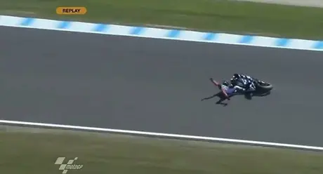Pengen tahu video jatuhnya Lorenzo yang mengakibatkan jarinya puntung??