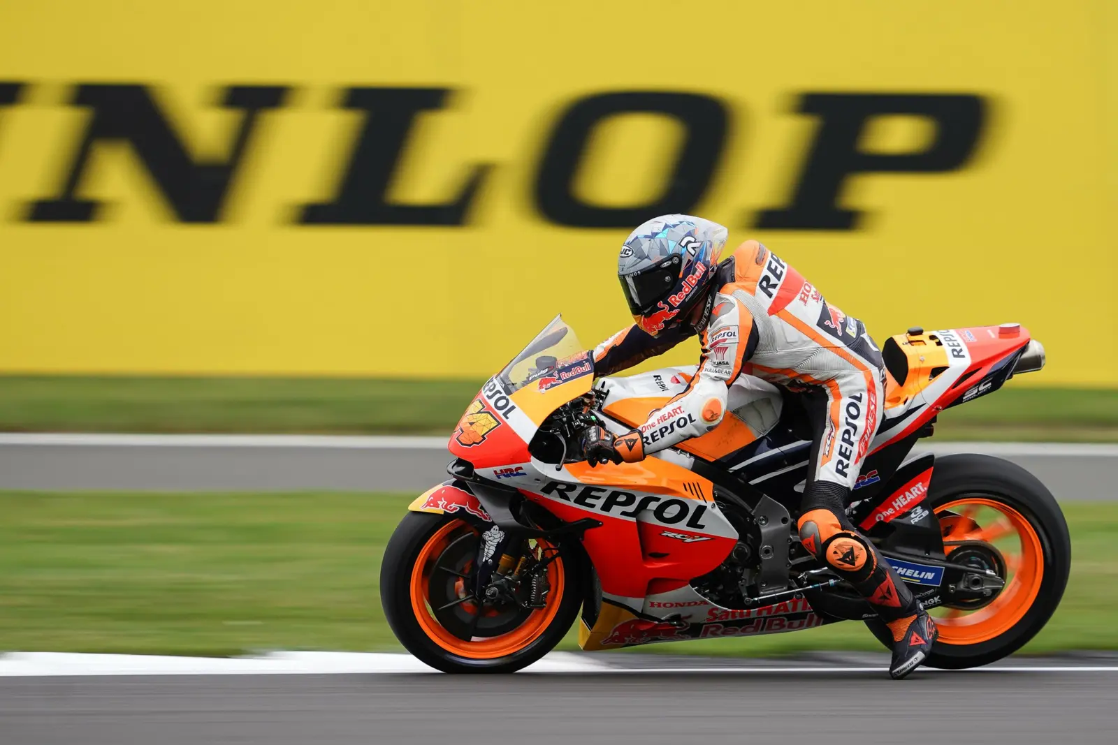 ” Masalah Honda RC213V bukan hanya ban…” tukas David Garcia
