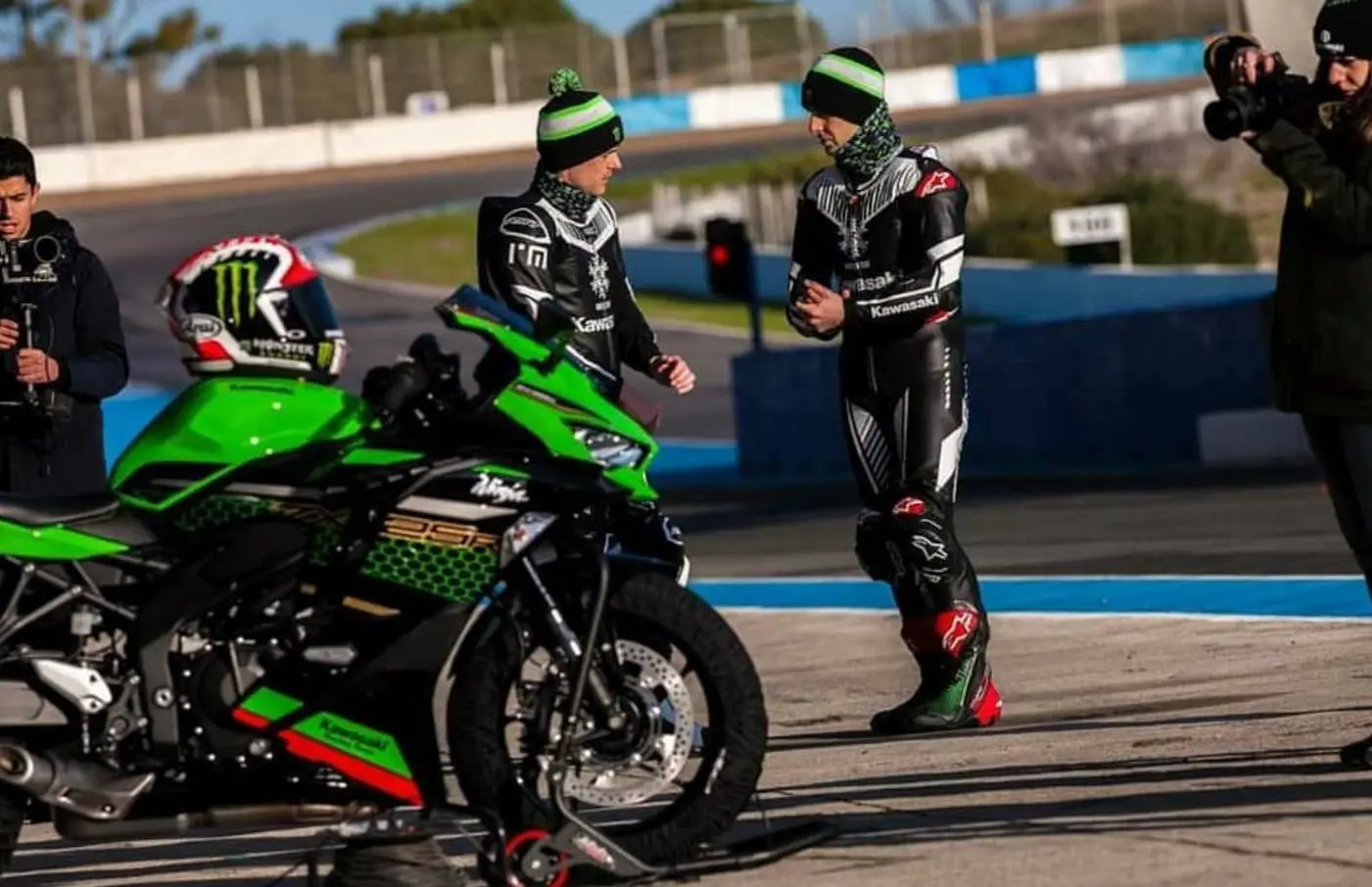 Hot, penampakan Kawasaki Ninja ZX25R disirkuit Jerez
