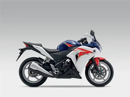 CBR250r Right side Honda CBR250R… — sanggupkah menjegal dominasi Ninja 250R?