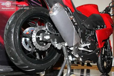 Kawasaki_Z250_07