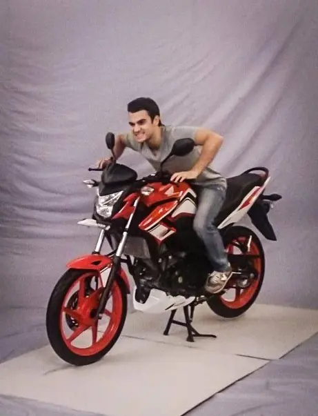 Dani-Pedrosa-bersama-Honda-CB150R-StreetFire