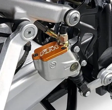 Byuh…ngiler lihat part accesories KTM!…