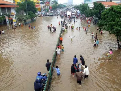 Helpppp….Jakarta banjir! myByson tenggelam