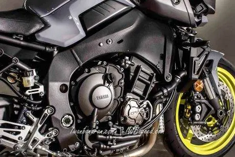 2016-Yamaha-MT-10-details-10
