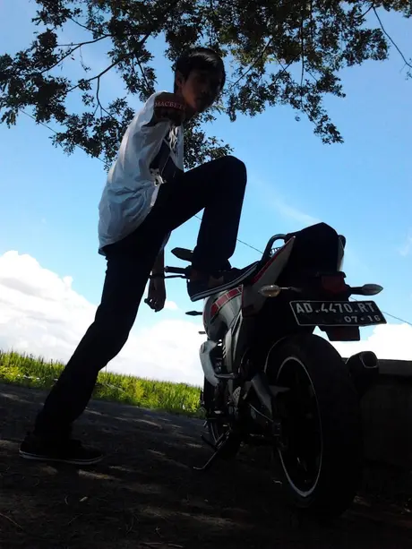 Modif minimalis Yamaha Byson. Semakin putih!…