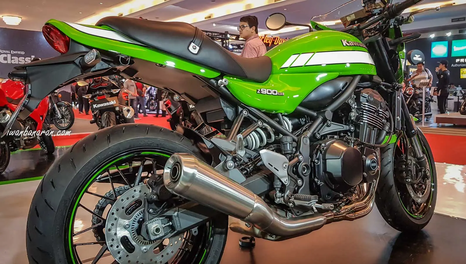 IIMS 2018 : Mengintip Booth Kawasaki, aura Ninjanya kental bangettt