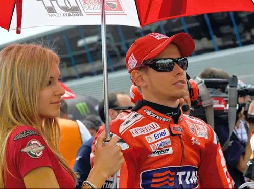 n509387_stoner.grid02.slideshow Stoner akan hengkang ke Repsol Honda tahun depan — ???