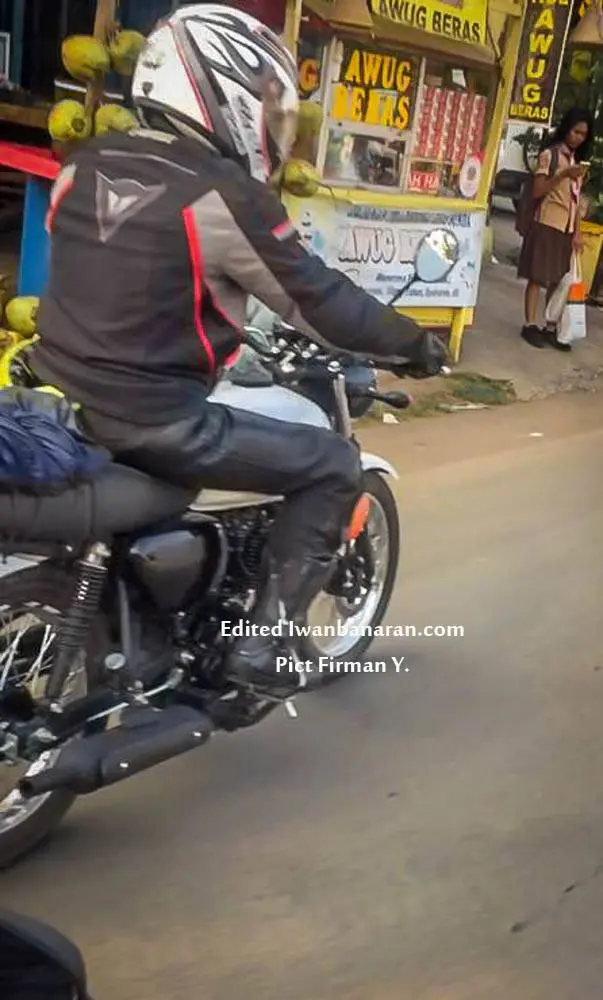 Spyshot Kawasaki W175