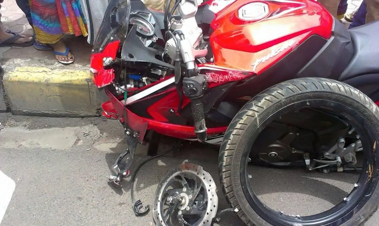 Insiden pelk Pulsar RS200 ambrol gegerkan India…..!!