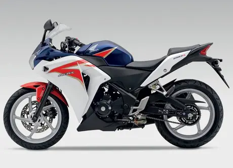 Lho…CBR250r koq sudah mengaspal??…