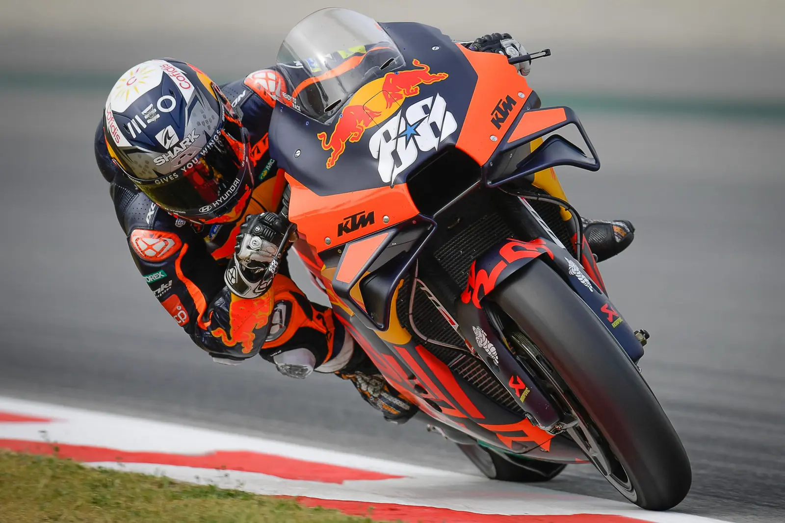 ” Aku Sudah berjuang keras, Marc Marquez memang kencang, ! ” seru Oliviera