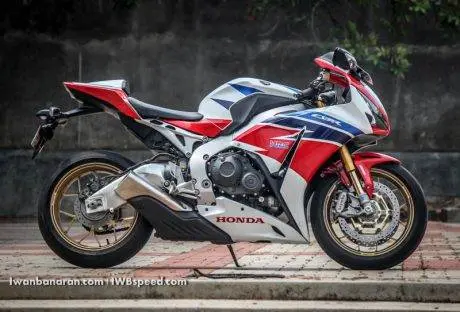 CBR1000