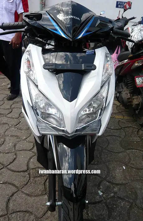 Penasaran gambar detil Honda Vario 125PGM-FI?. Monggo diintip… —