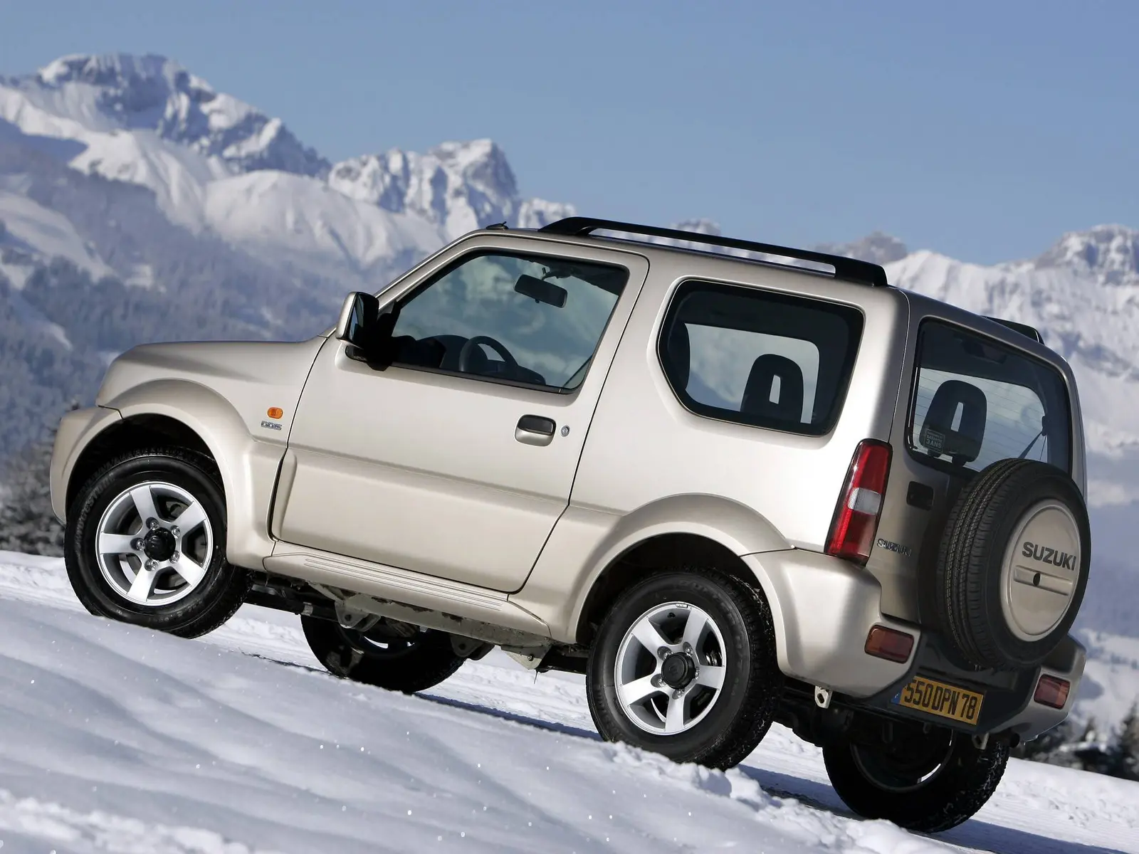 Suzuki SUV 4×4 Jimny resmi mengaspal di Indonesia….the legend reborn