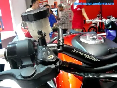Modifikasi New Megapro….terinspirasi CB1000r. Hasilnya Mantap! —