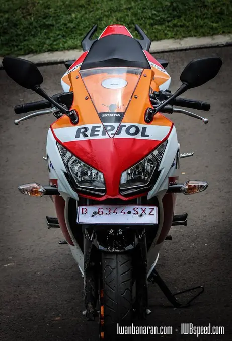 Honda CBR150R_vs_Yamaha_R15 (13)