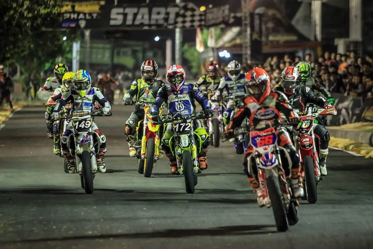 Balapan Dramatis, Doni Tata Akhirnya Raih Podium Juara di Sesi Moto 2