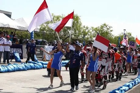 Tim Yamaha Indonesia di Pembukaan Asean Cup Race 2012 (4)