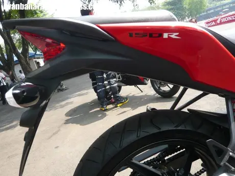 Kumpulan foto-foto CBR150r hasil jepretan diSentul….