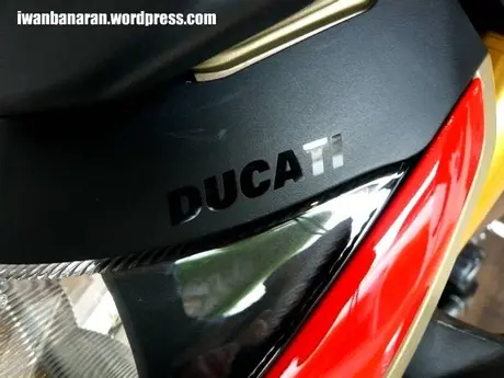 Berangkat kuliah naik Ducati. Wiihhh mantep euy