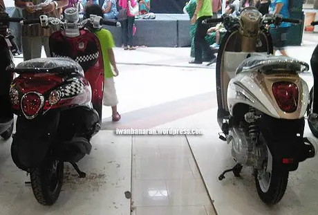 Fino-Scoopy8 Komparasi fisik Honda Scoopy vs. Yamaha Fino. Serupa tapi tak sama……
