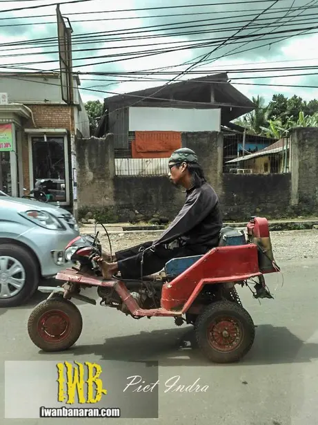 Nyetir menggunakan kaki….biker ini bikin trenyuh