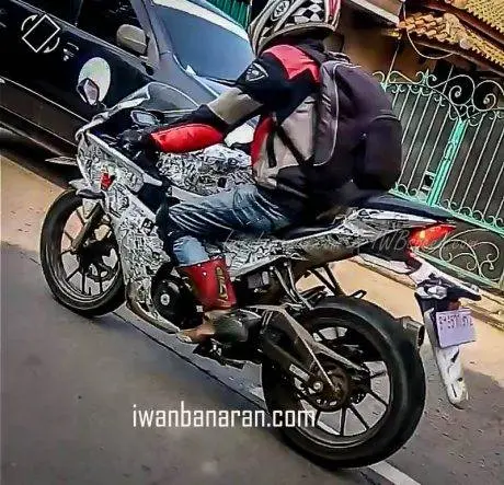 suzuki-gsx150r-2017-1