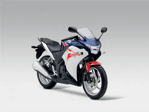 CBR250r right front Honda CBR250R… — sanggupkah menjegal dominasi Ninja 250R?