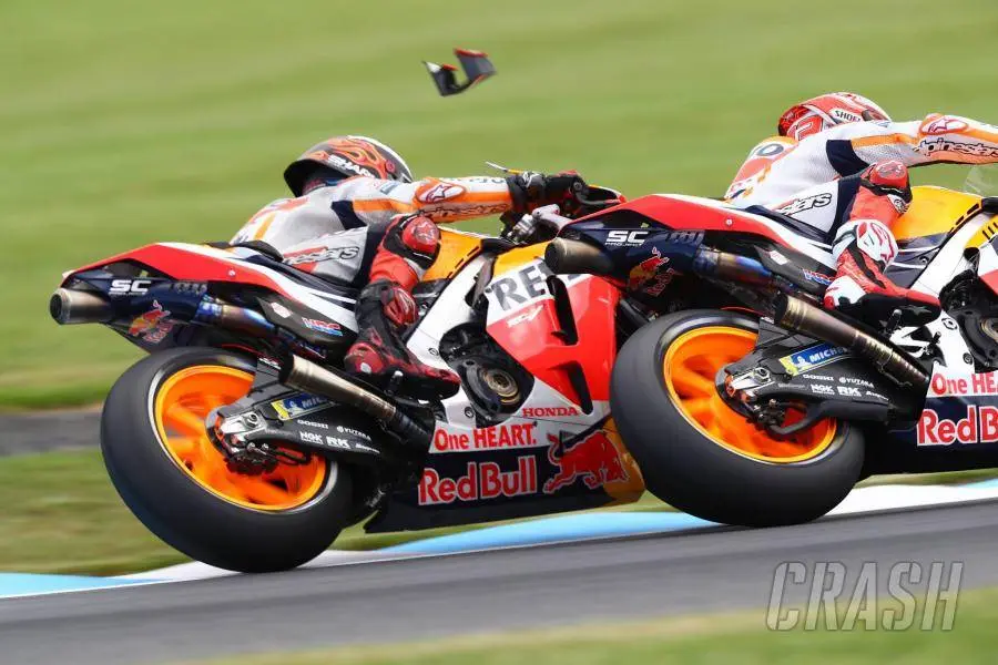 [Panas] Insiden senggolan Marc-Lorenzo, Marquez suruh Lorenzo tidur dirumah ?