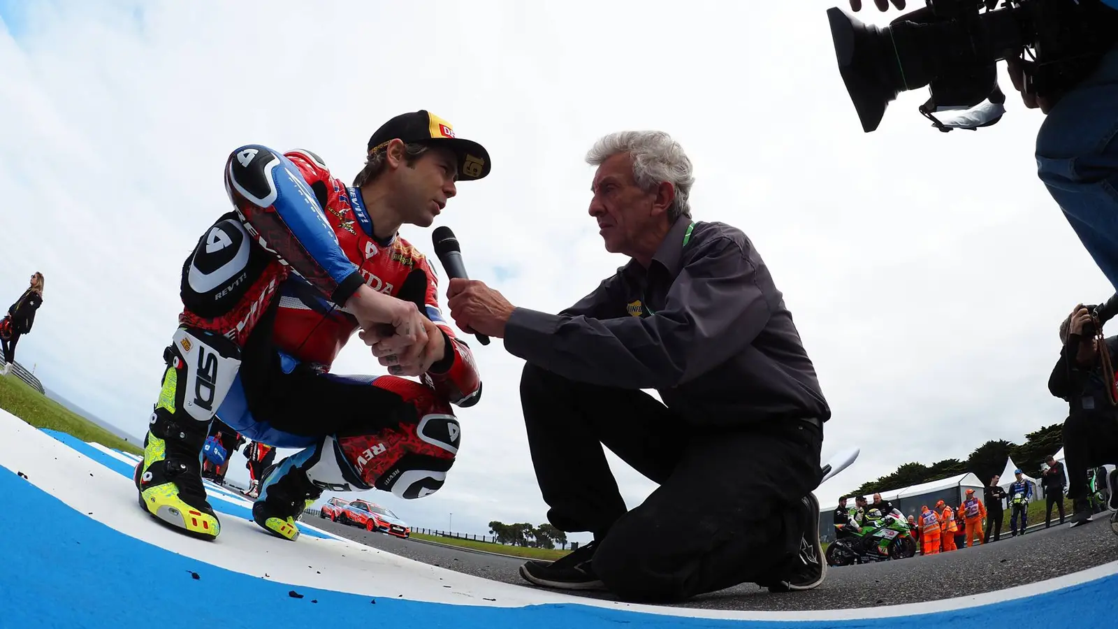 ” Honda CBR1000RR-R seperti motor 2Tak !” ujar Alvaro Bautista