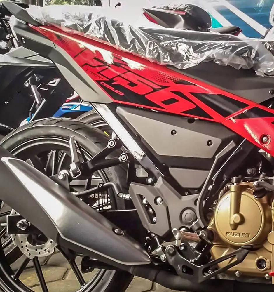Lagi foto penampakan warna baru Suzuki Satria 150 FI facelift 2018 ! Gamblang cakk…
